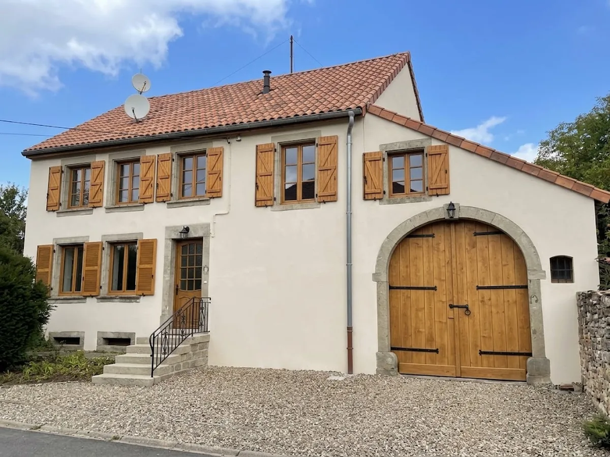 Façade sur rue après travaux — La maison à la porte cochère, Hartzviller